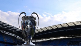 巴塞罗那主席苏亚雷斯计划签下曼城9号球星，引发足坛转会风波