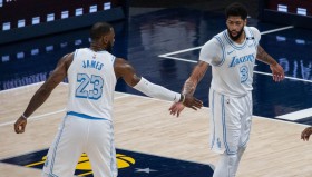 湖人队詹姆斯留队续约，球迷安心见证传奇继续